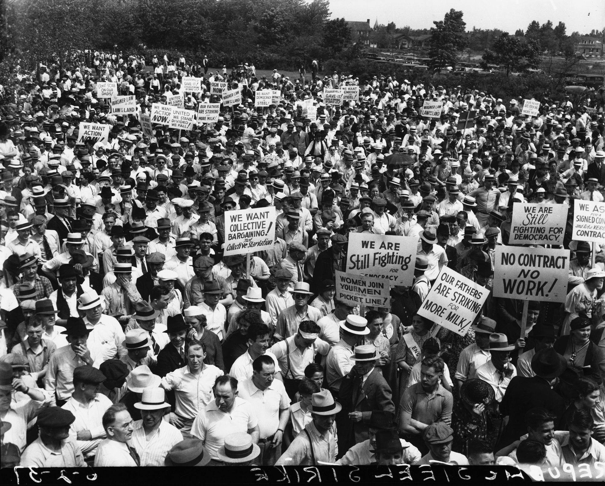 Strikers and sympathizers gather at Republic Steel rally, Chicago, Illinois, June 2, 1937.