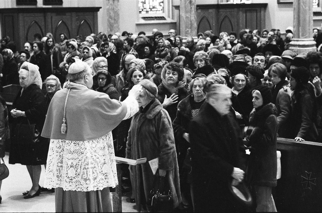 Cardinal John Cody leads Ash Wednesday mass at Holy Name Cathedral, 735 North State Street