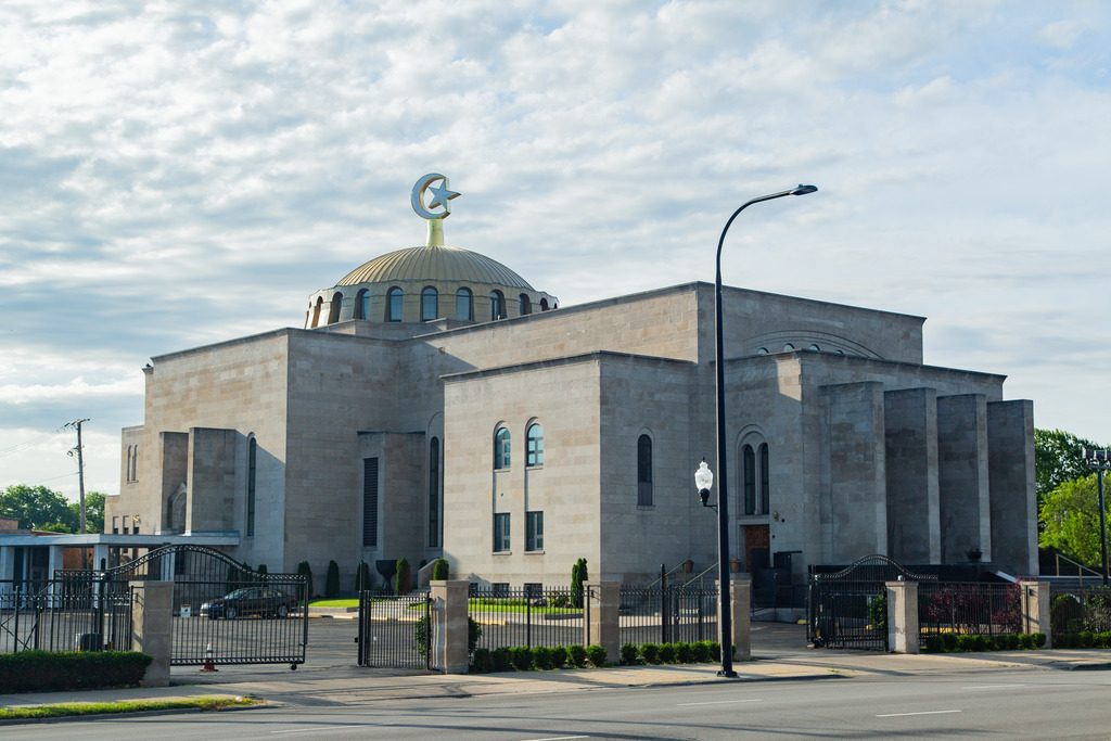 Exterior view of Mosque Maryam, located at 7351 South Stony Island Avenue, Chicago.