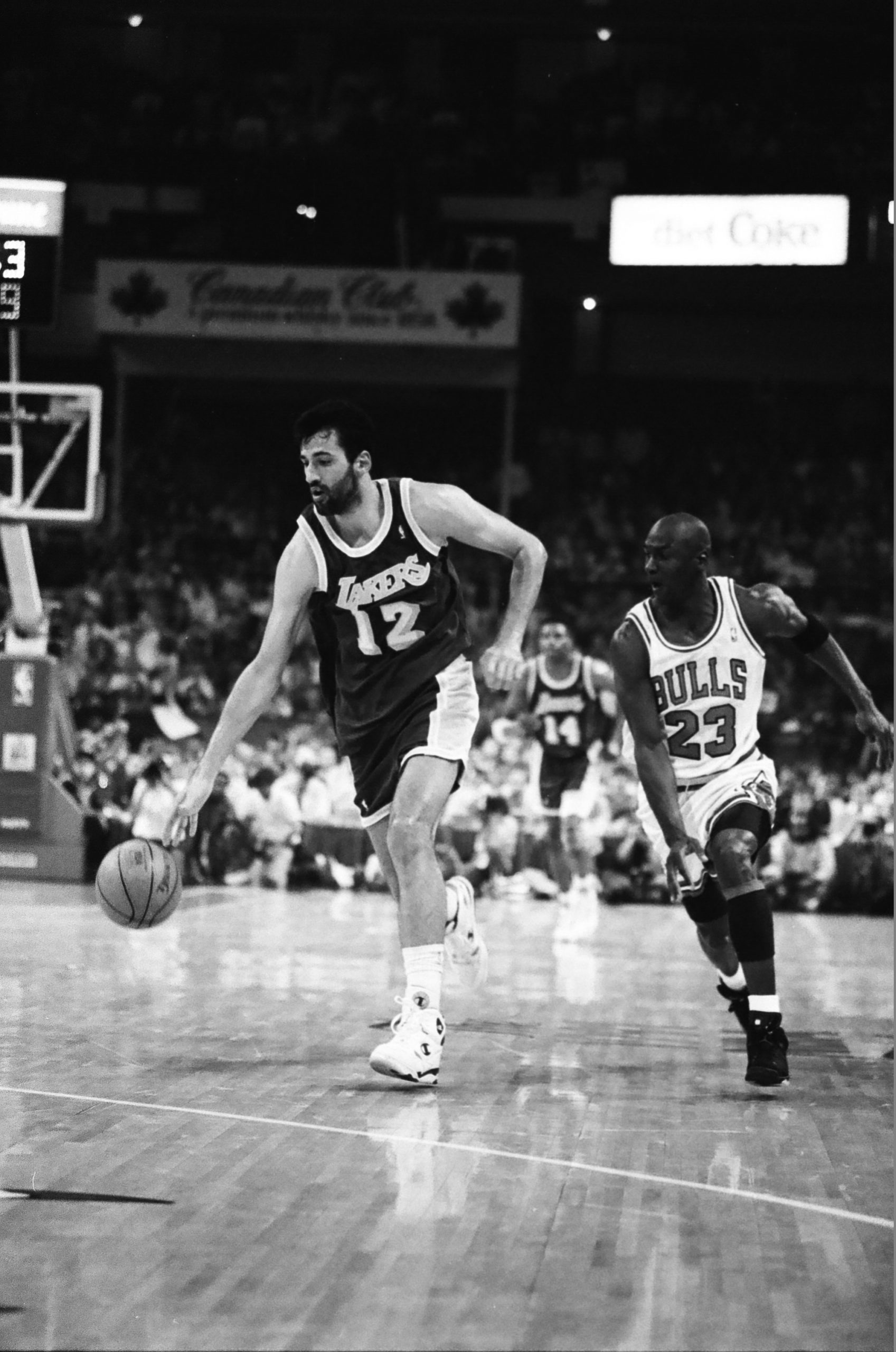 Michael Jordan attempts to steal the ball from Vlade Divac