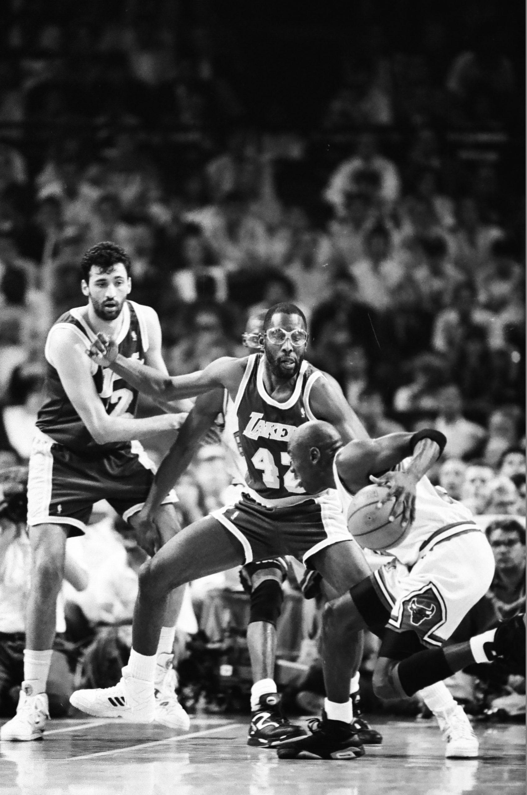Michael Jordan with the ball being defended by James Worthy