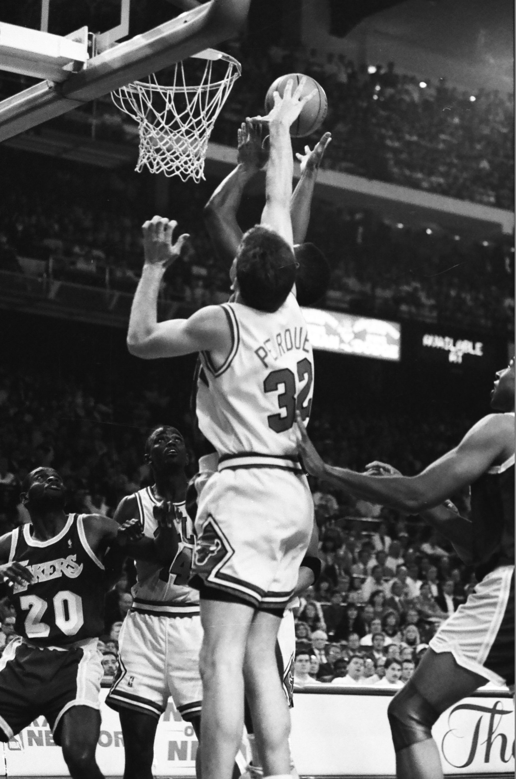 Will Perdue going for a shot block at the Lakers basket