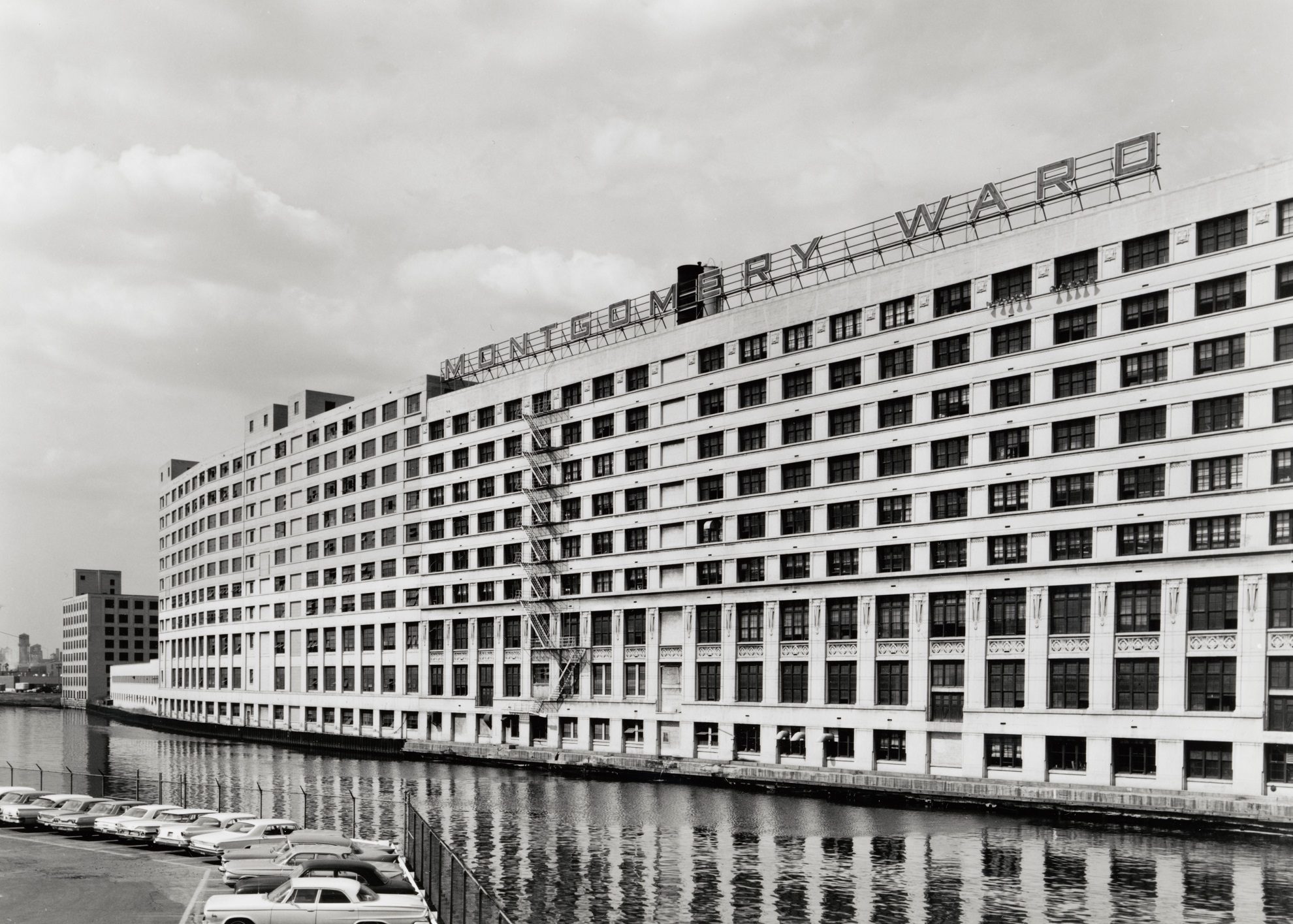 Montgomery Ward building-i173785_pm