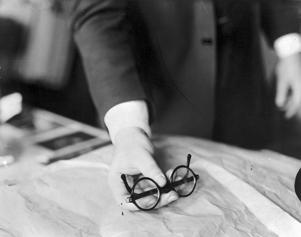 Nathan Leopold’s glasses used as evidence in Leopold and Loeb trial