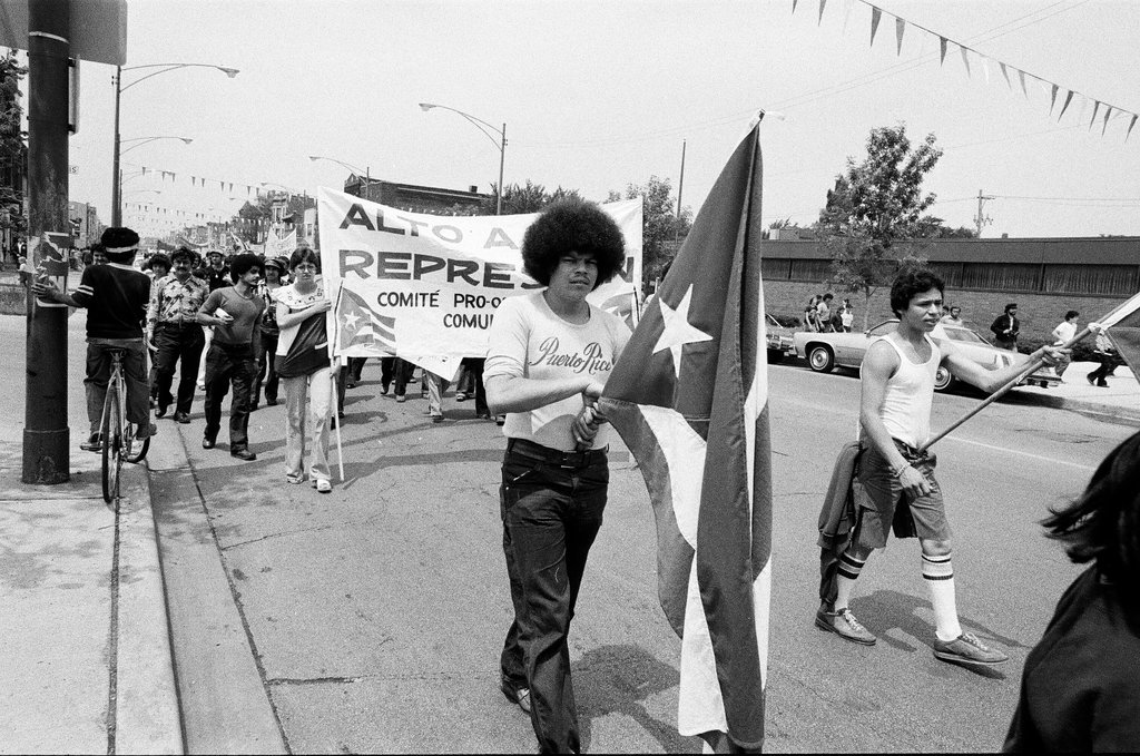 Puerto Ricans march on Milwaukee Avenue