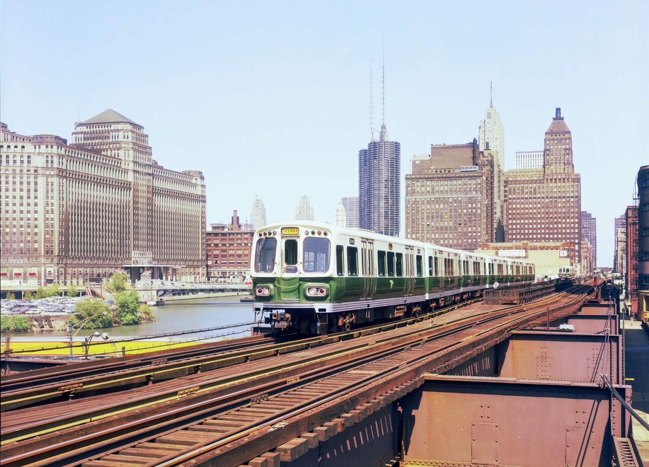 CTA train on the Lake Street elevated line