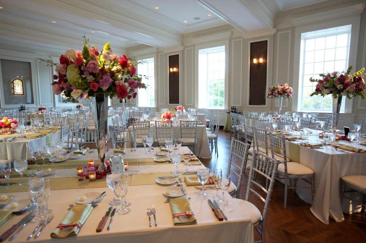 TableSetUpwithFlowers-Special-Events-Corporate
