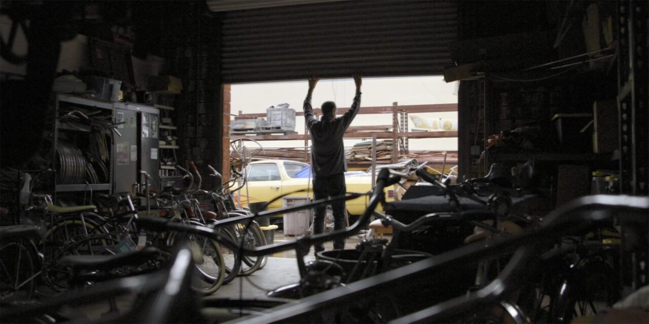 FF62_NoHandsTheWildRideoftheSchwinnBicycleCompany_2000x1000
