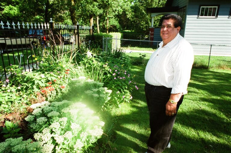 st10002469_0018-Bracero-Guadalupe-Morales-2000-768x509.jpg